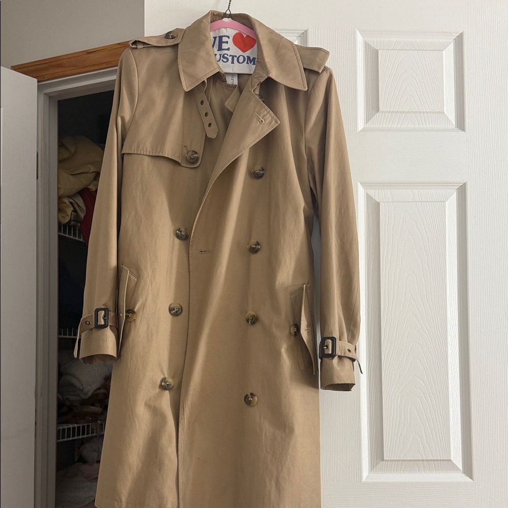 Classic Women’s Double-Breasted Trench Coat in Tan